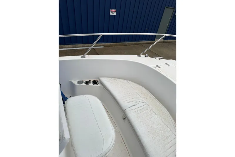 Slide: The Image of 1999 Boston Whaler 21 Outrage boat interior with white seating and cup holders. - 9