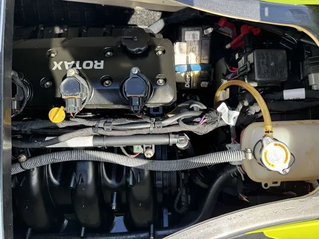 Slide: The Image of Sea-Doo GTR 230 2021 - 13