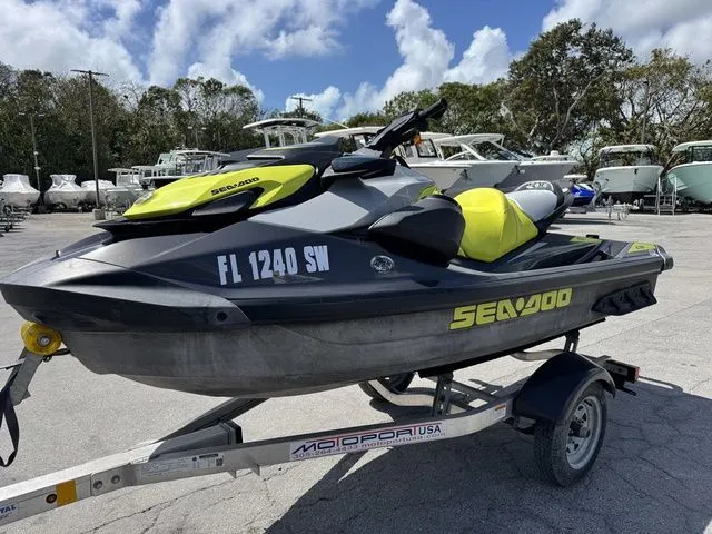 Slide: The Image of Sea-Doo GTR 230 2021 - 4