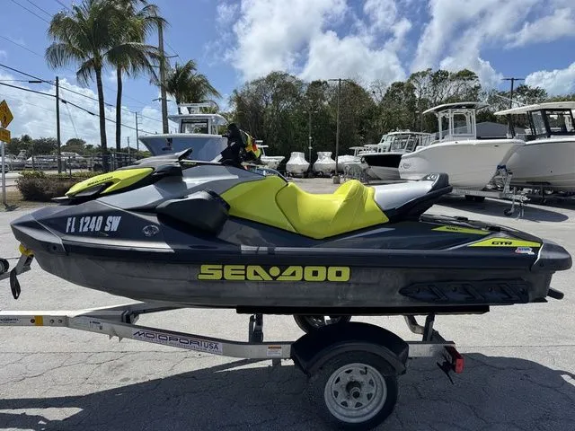Slide: The Image of Sea-Doo GTR 230 2021 - 5