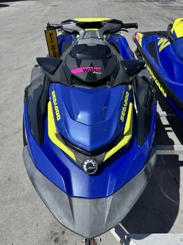 Slide: The Image of Sea-Doo Wake 2021 - 3