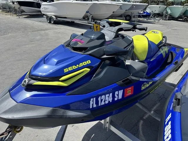 Slide: The Image of Sea-Doo Wake 2021 - 4