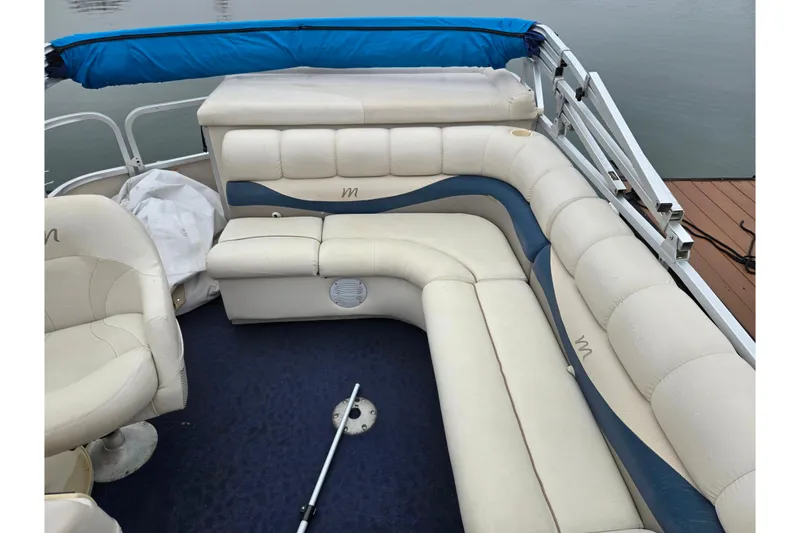Slide: The Image of 2005 Manitou 20 Oasis boat interior with white and blue seating. - 12
