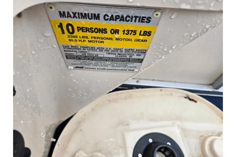 Slide: The Image of 2005 Manitou 20 Oasis boat capacity label, 10 persons or 1375 lbs, 85 HP motor. - 13