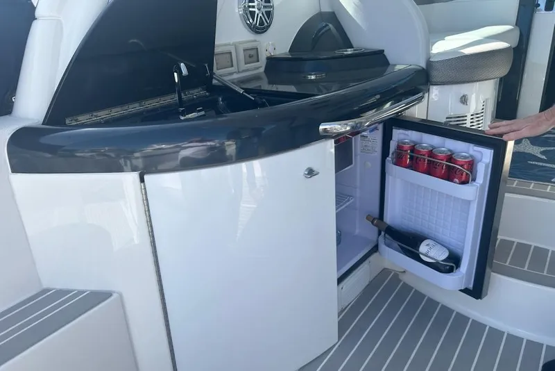 Slide: The Image of 2018 Formula 40 Performance Cruiser with open mini fridge, stocked with drinks. - 5
