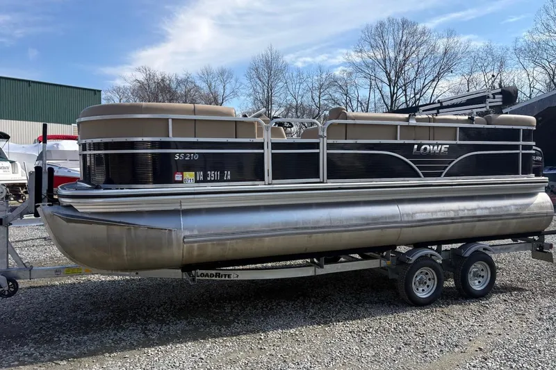 The Image of Lowe SS 210 2018 - undefined