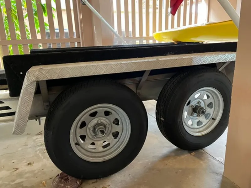 Slide: The Image of Grady-White Voyager 2000 - 18