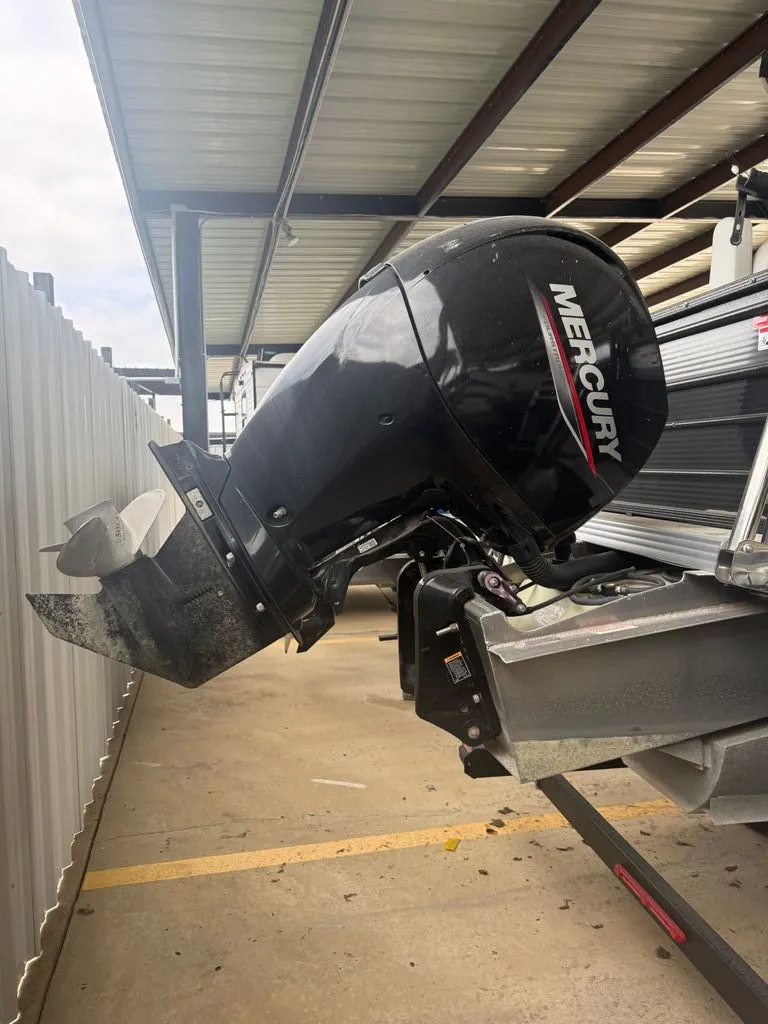 Slide: The Image of Crest Tritoon 2022 - 11