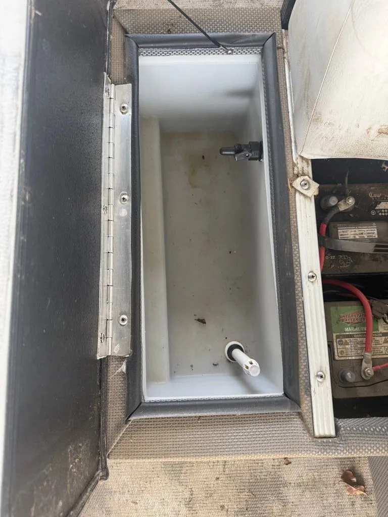 Slide: The Image of Crest Tritoon 2022 - 13