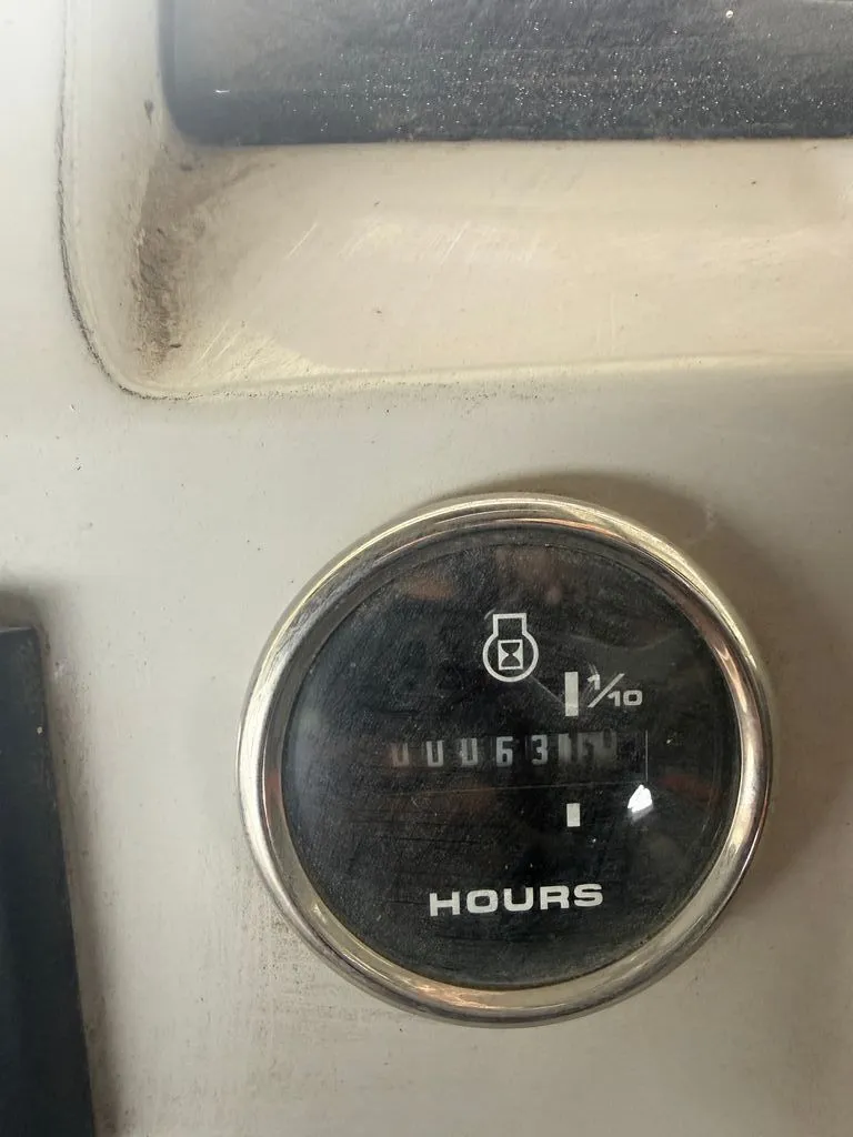 Slide: The Image of Crest Tritoon 2022 - 14