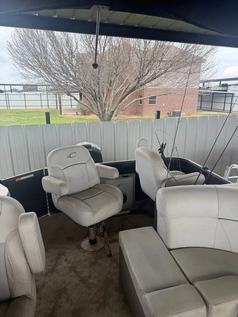 Slide: The Image of Crest Tritoon 2022 - 3