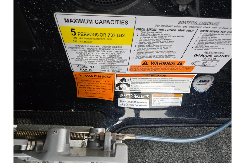 Slide: The Image of 2021 Skeeter FXR20 boat capacity and safety warning labels, maximum 5 persons or 737 lbs. - 20