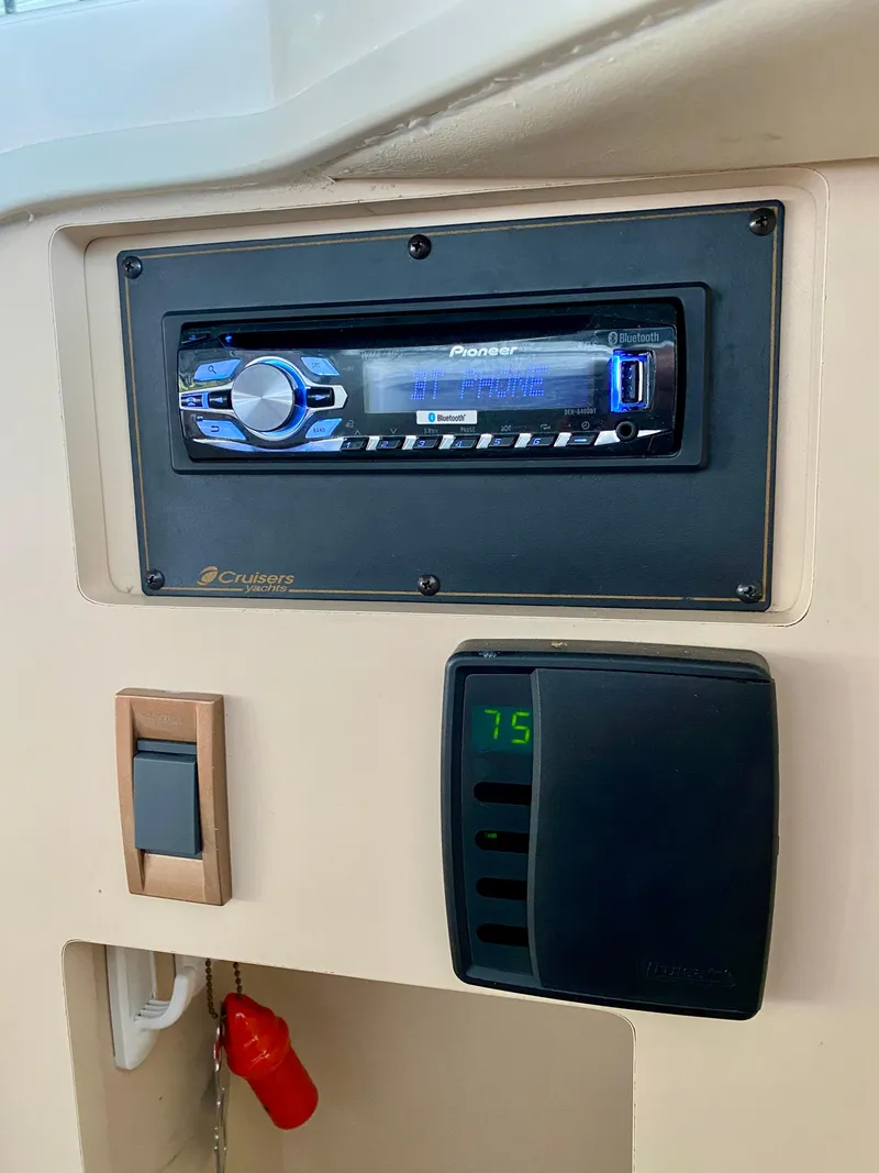 Slide: The Image of 1999 Cruisers Yachts 2870 Express dashboard with Pioneer stereo and temperature display. - 19