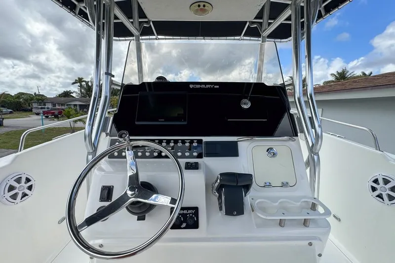 Slide: The Image of Century 3200 Center Console 2000 model, featuring steering wheel and control panel. - 30