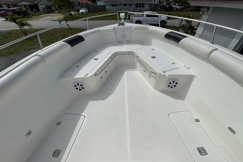 Slide: The Image of Century 3200 Center Console 2000 boat interior with seating and storage compartments. - 77