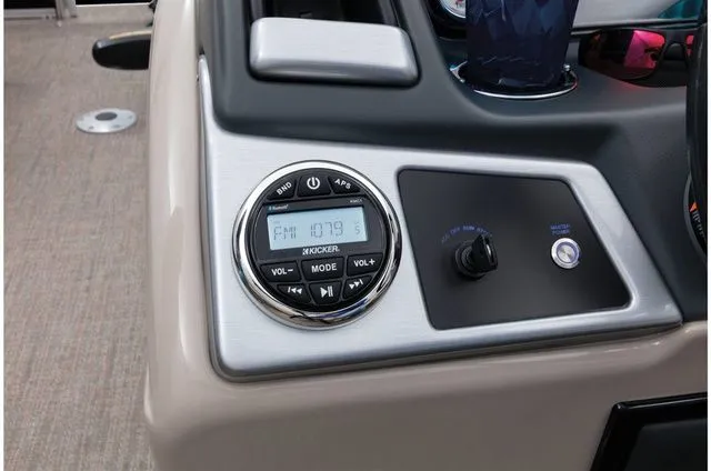 Slide: The Image of Ranger 223FC 2022 - 64