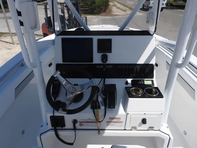 Slide: The Image of Blackfin 222 2023 - 7