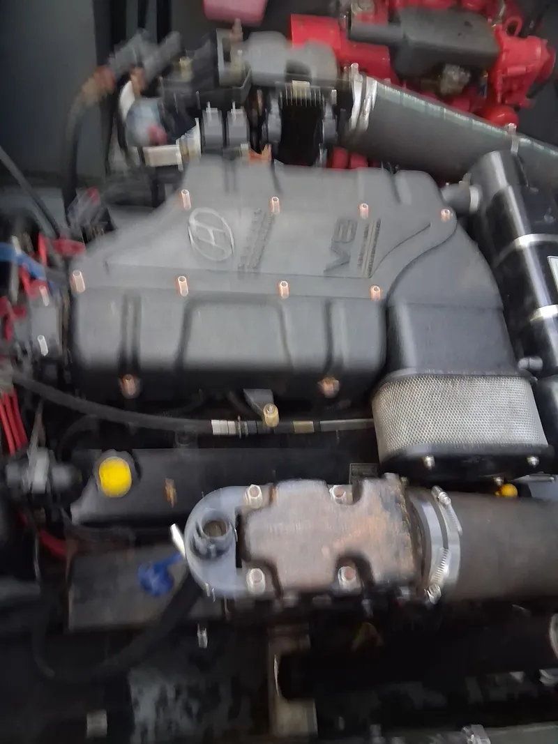 Slide: The Image of Engine compartment of a 2001 Sea Ray 340 Sundancer boat. - 18