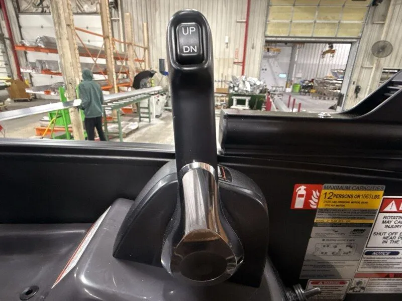 Slide: The Image of Throttle lever of a 2026 Bennington 22MFB boat. - 11