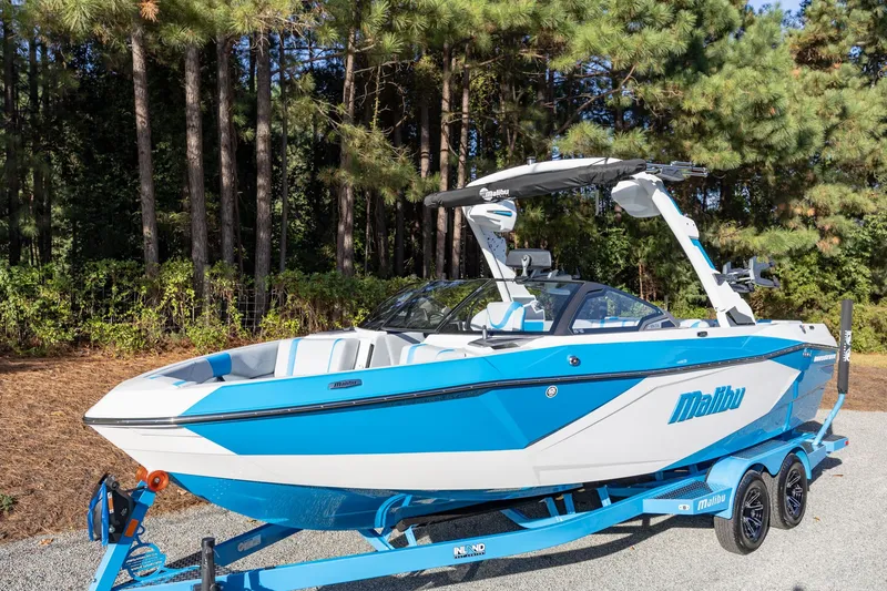 Slide: The Image of Malibu Wakesetter 23 LSV 2026 - 26