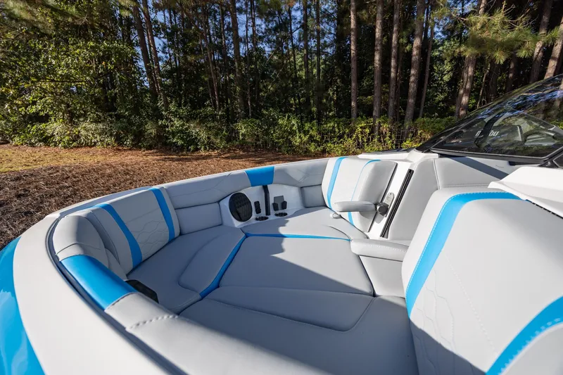 Slide: The Image of Malibu Wakesetter 23 LSV 2026 - 29