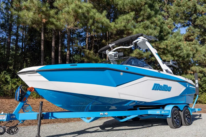 Slide: The Image of Malibu Wakesetter 23 LSV 2026 - 33