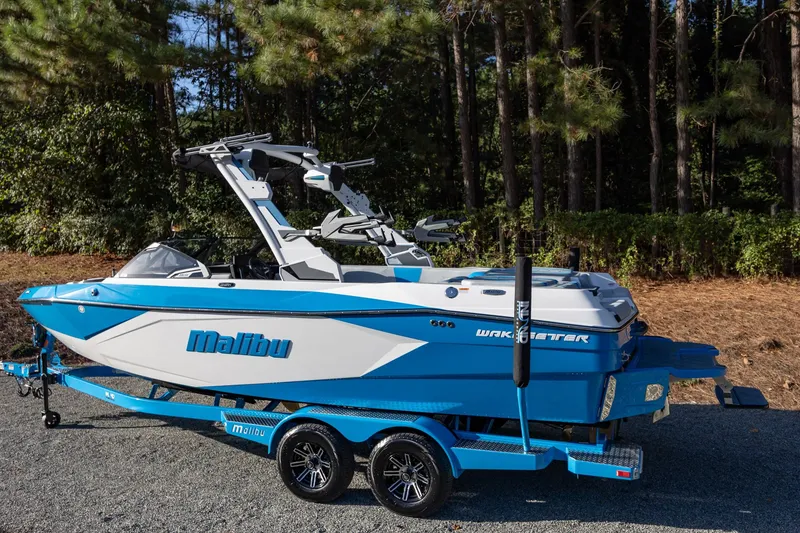 Slide: The Image of Malibu Wakesetter 23 LSV 2026 - 35