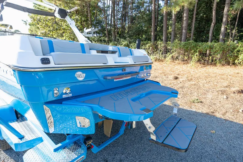 Slide: The Image of Malibu Wakesetter 23 LSV 2026 - 38