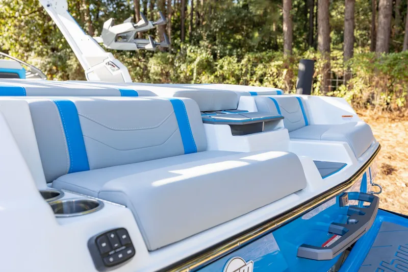 Slide: The Image of Malibu Wakesetter 23 LSV 2026 - 42