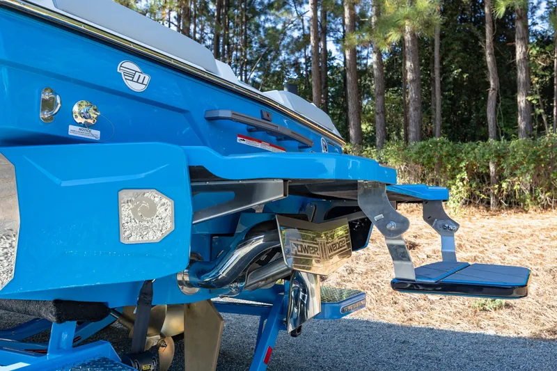 Slide: The Image of Malibu Wakesetter 23 LSV 2026 - 44