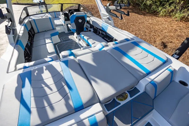 Slide: The Image of Malibu Wakesetter 23 LSV 2026 - 45