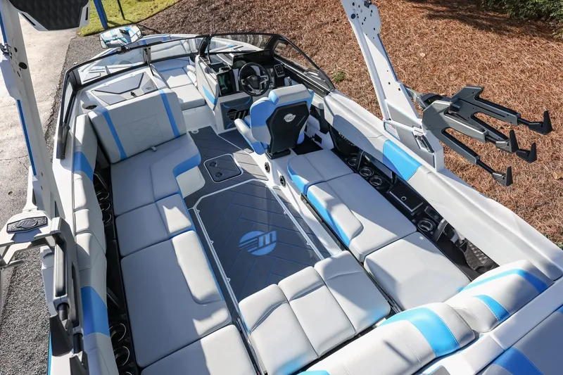 Slide: The Image of Malibu Wakesetter 23 LSV 2026 - 46