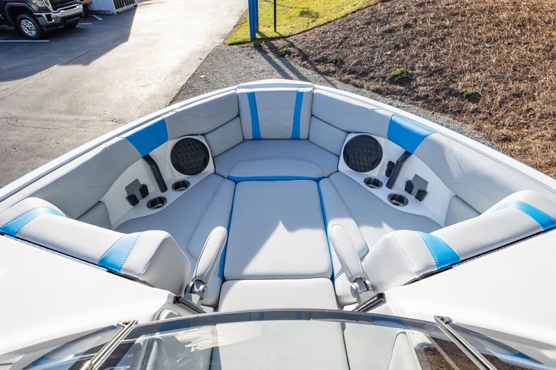 Slide: The Image of Malibu Wakesetter 23 LSV 2026 - 54