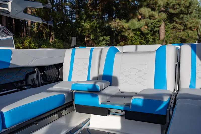 Slide: The Image of Malibu Wakesetter 23 LSV 2026 - 55