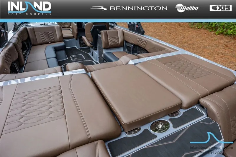 Slide: The Image of Malibu Wakesetter 24 MXZ 2025 - 17