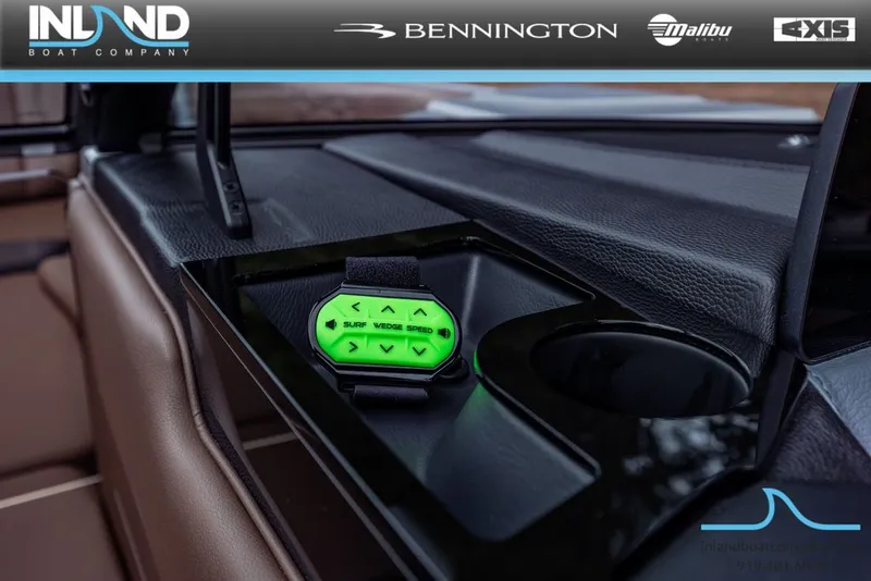 Slide: The Image of Malibu Wakesetter 24 MXZ 2025 - 22