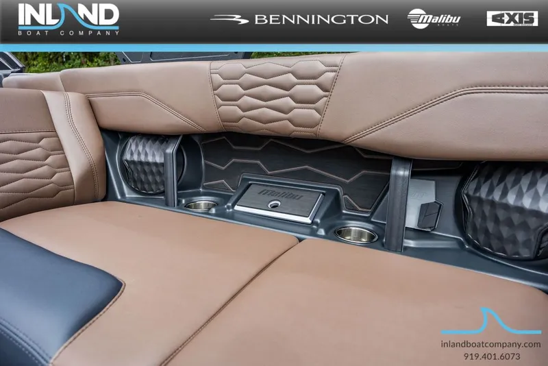 Slide: The Image of Malibu Wakesetter 24 MXZ 2025 - 25