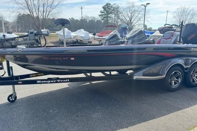 Slide: The Image of 2022 Ranger Z520R Cup-Equipped boat on trailer, parked outdoors. - 3