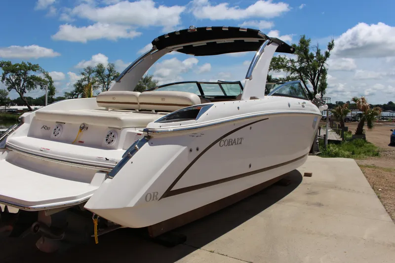 Slide: The Image of Cobalt R30 2016 - 3