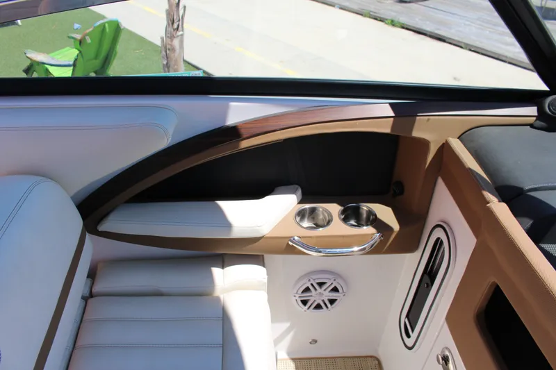 Slide: The Image of Cobalt R30 2016 - 34