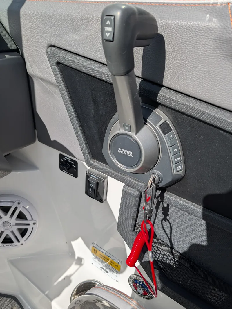 Slide: The Image of Cobalt R4 Surf 2023 - 14