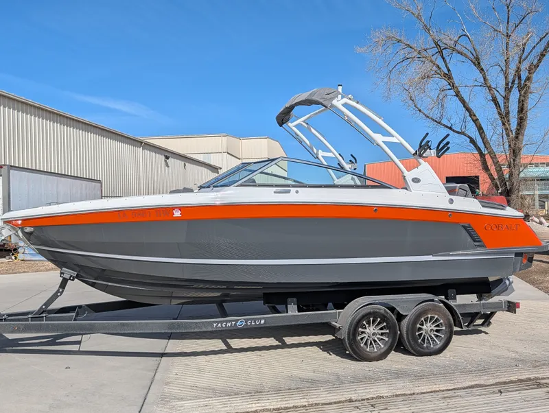 Slide: The Image of Cobalt R4 Surf 2023 - 16