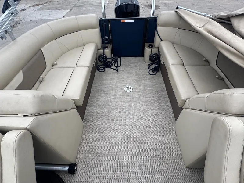 Slide: The Image of Crest CLASSIC LX 240 SLC 2021 - 10