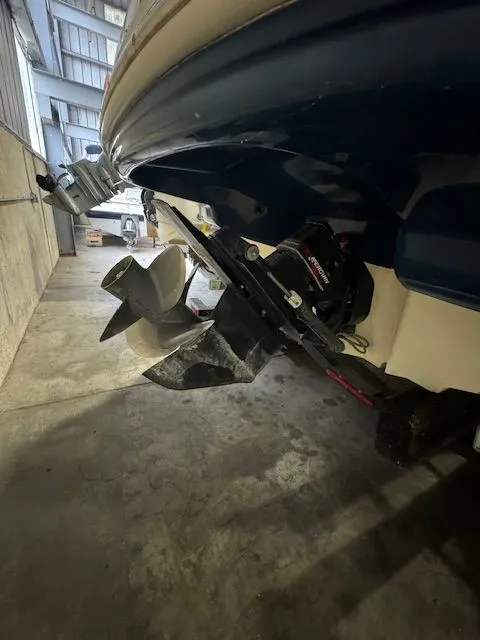 Slide: The Image of Sea Ray 220 Bow Rider 2003 - 3