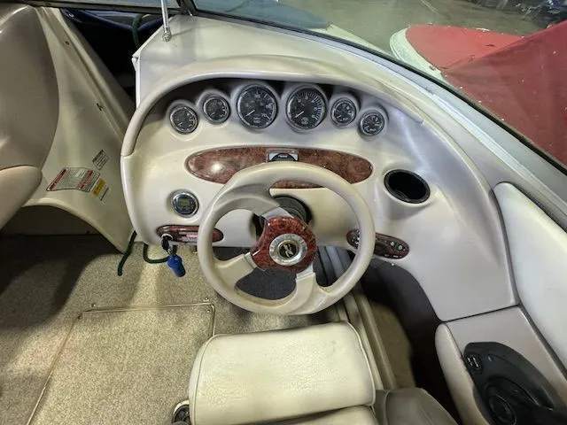 Slide: The Image of Sea Ray 220 Bow Rider 2003 - 7