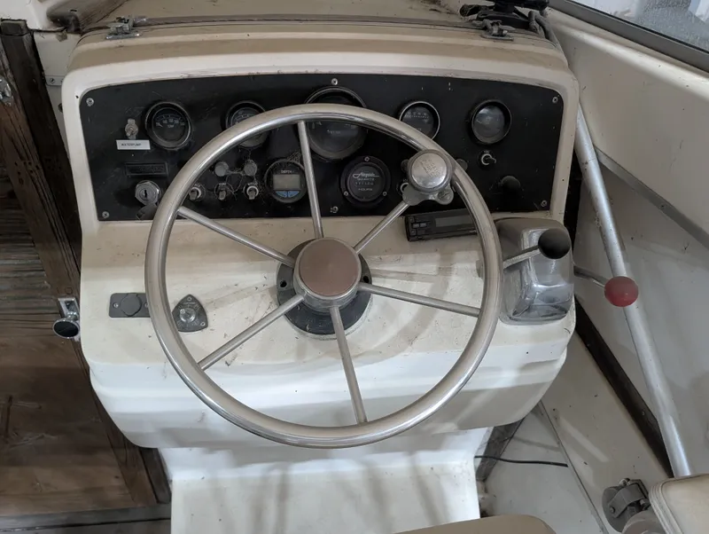 Slide: The Image of 1976 Silverton 26' boat steering console with instruments. - 6