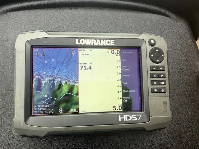 Slide: The Image of Lowrance HDS7 fishfinder on Ranger RT178, 2023 model. - 18