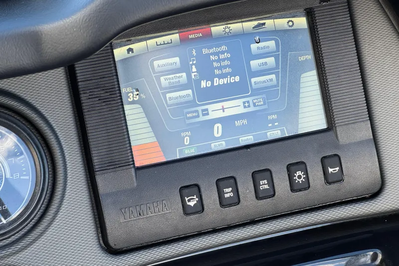 Slide: The Image of Yamaha AR240 2018 dashboard display showing fuel level and device connectivity options. - 28