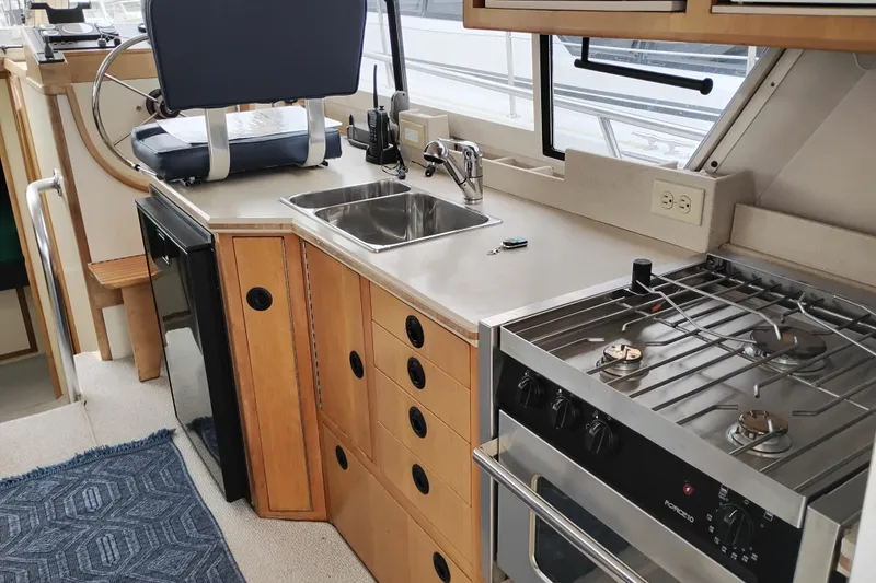 Slide: The Image of Interior of a 2000 Albin 35 Tournament Express boat with kitchen amenities. - 14