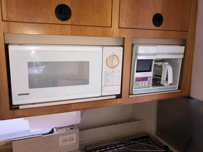 Slide: The Image of Microwave and toaster oven in Albin 35 Tournament Express boat kitchen, 2000 model. - 16